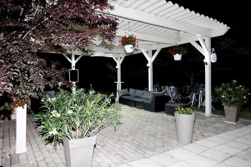 Auberge Des Pins Tourrettes 3*,