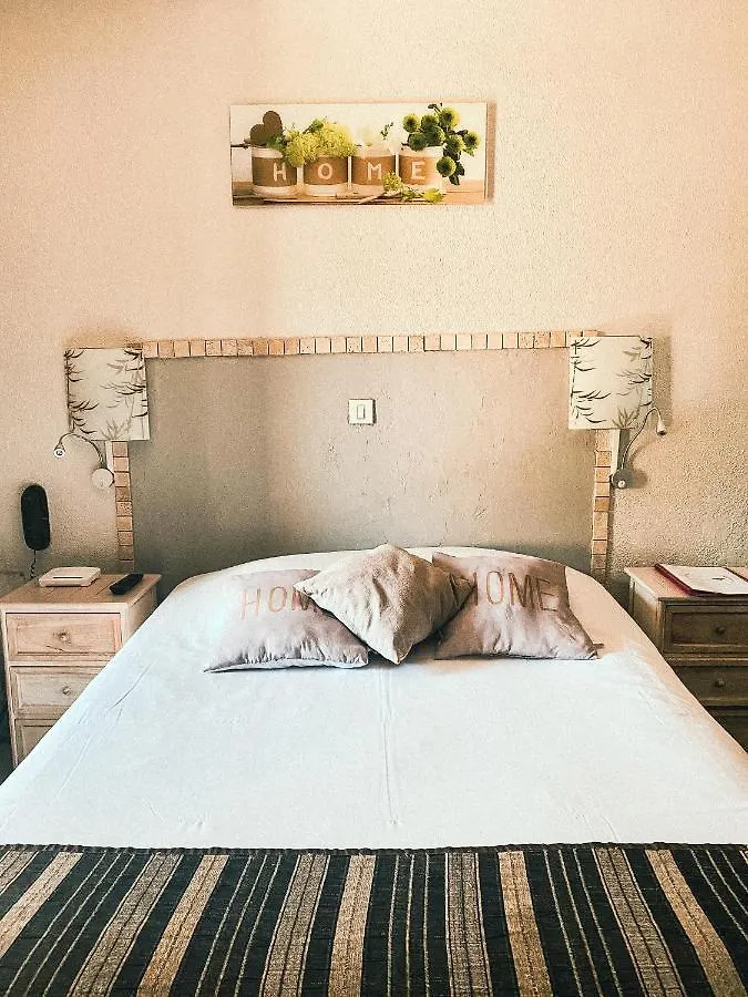*** Hotel Auberge Des Pins Tourrettes France