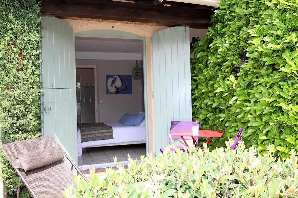 Hotel Auberge Des Pins Tourrettes