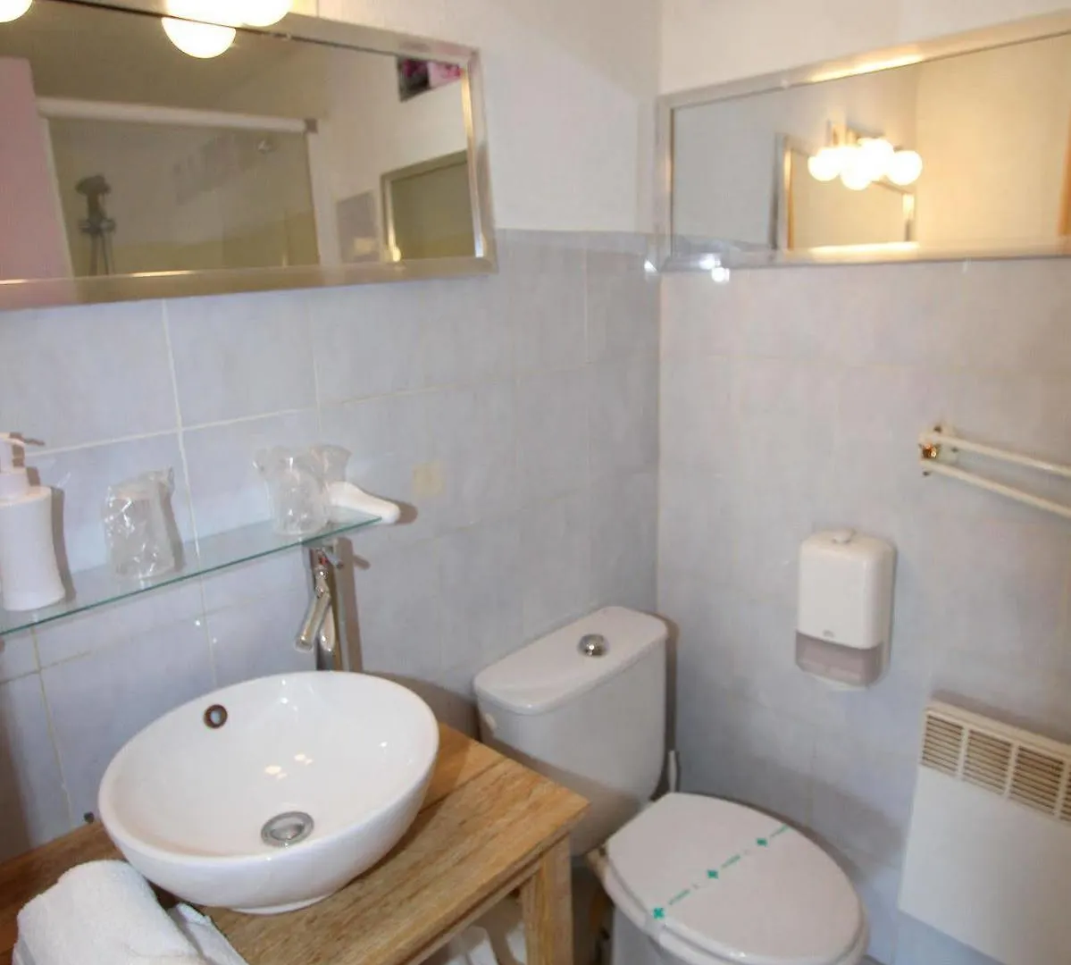 Hotel Auberge Des Pins Tourrettes