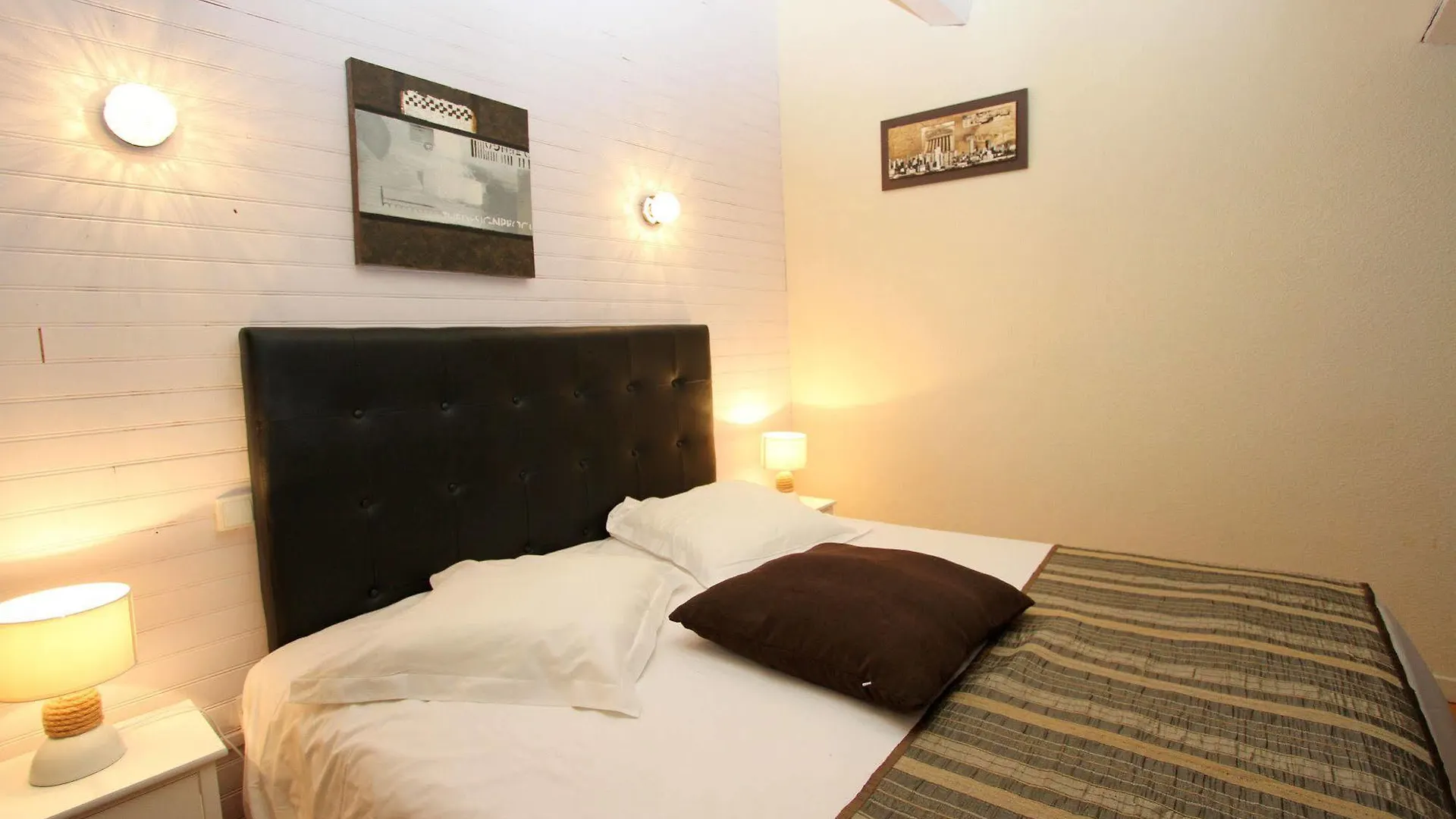 Hotel Auberge Des Pins Tourrettes