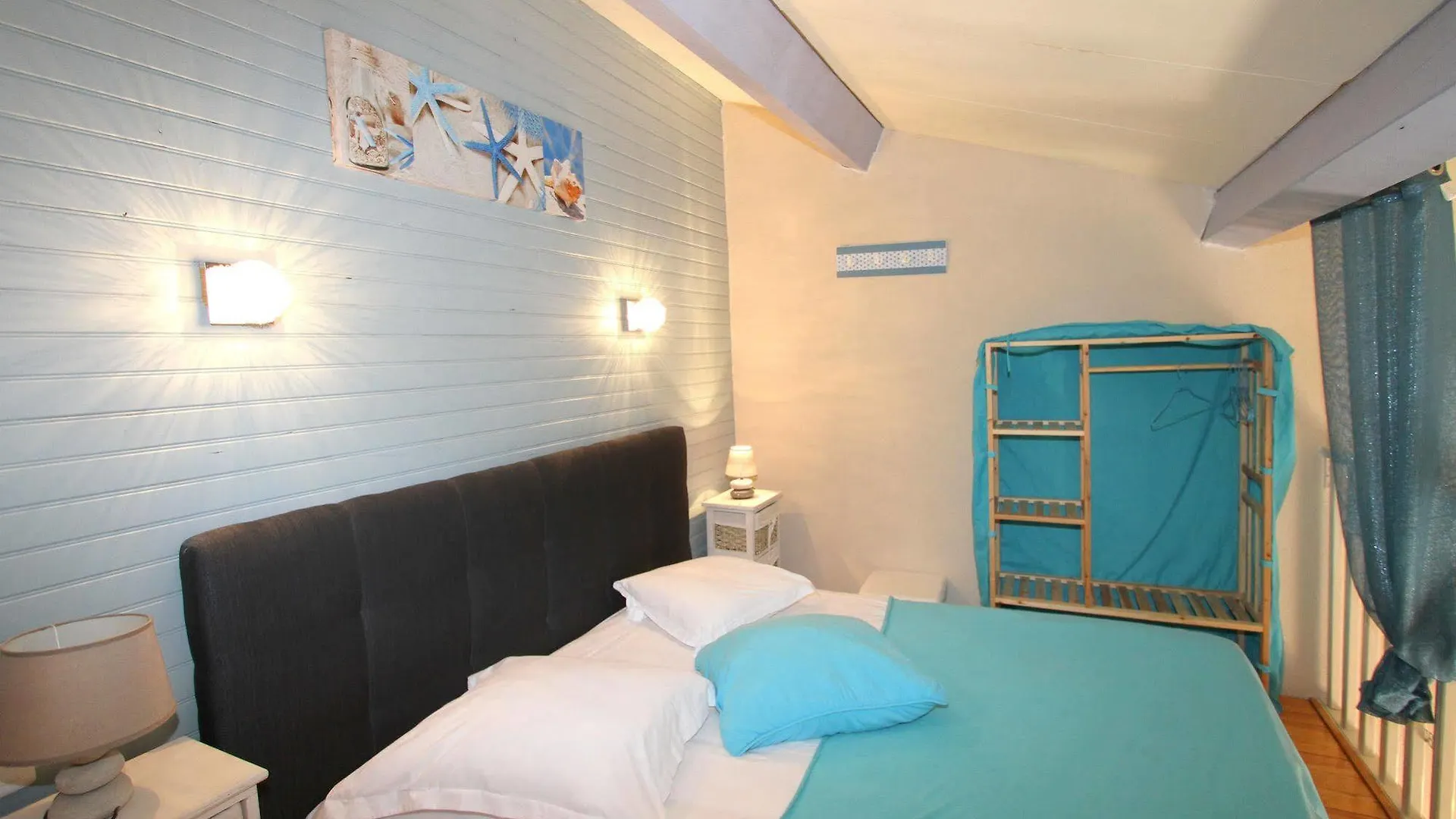 Auberge Des Pins Tourrettes 3*,