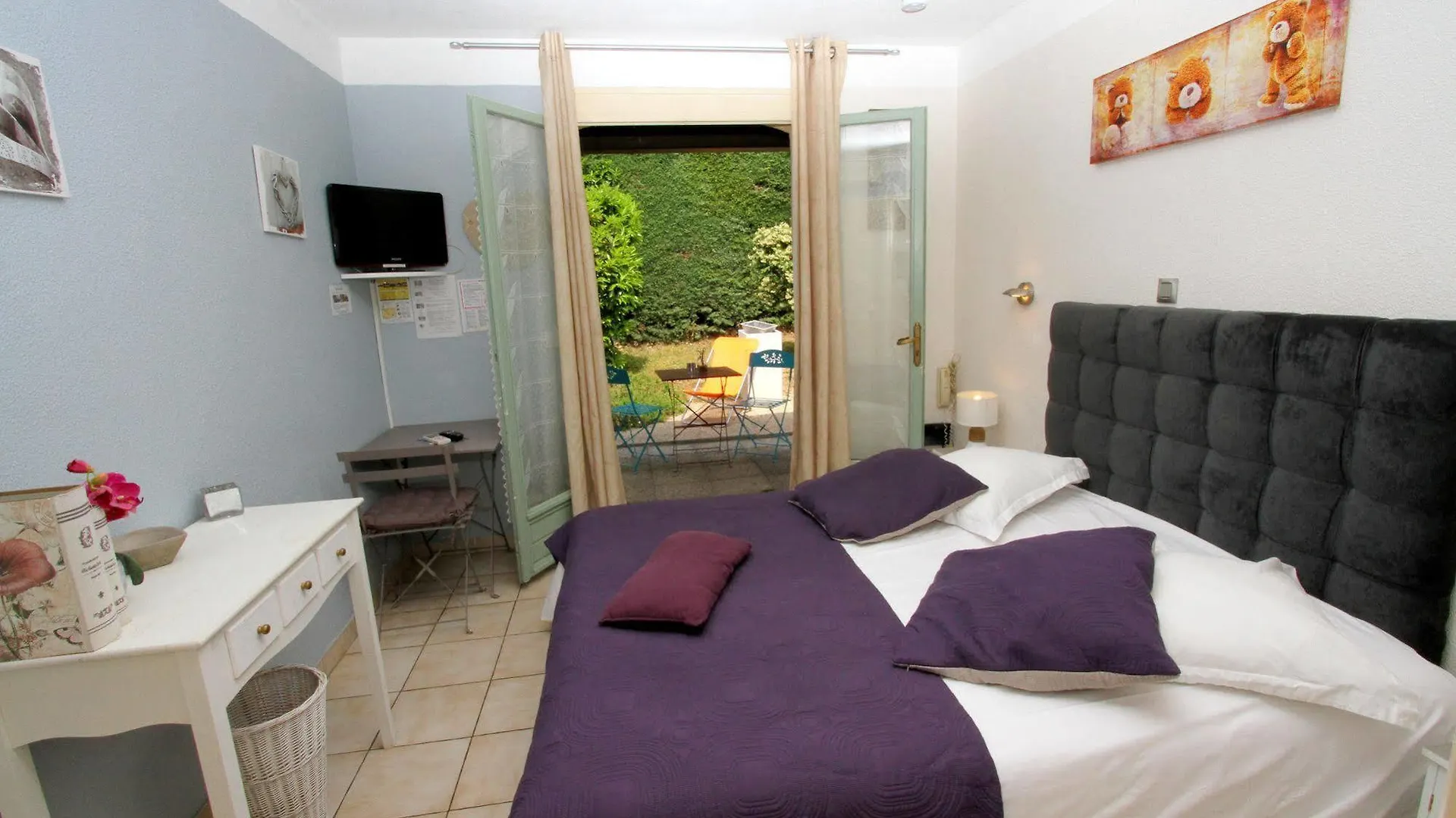 Auberge Des Pins Tourrettes 3*,  France