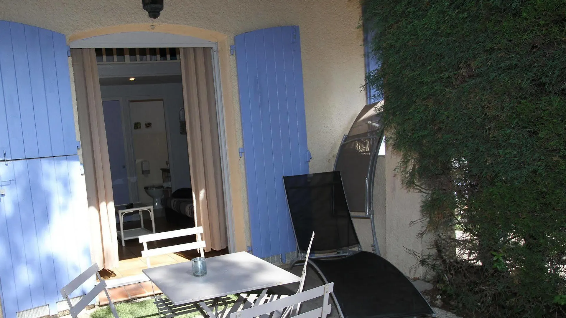 Auberge Des Pins Tourrettes Hotel