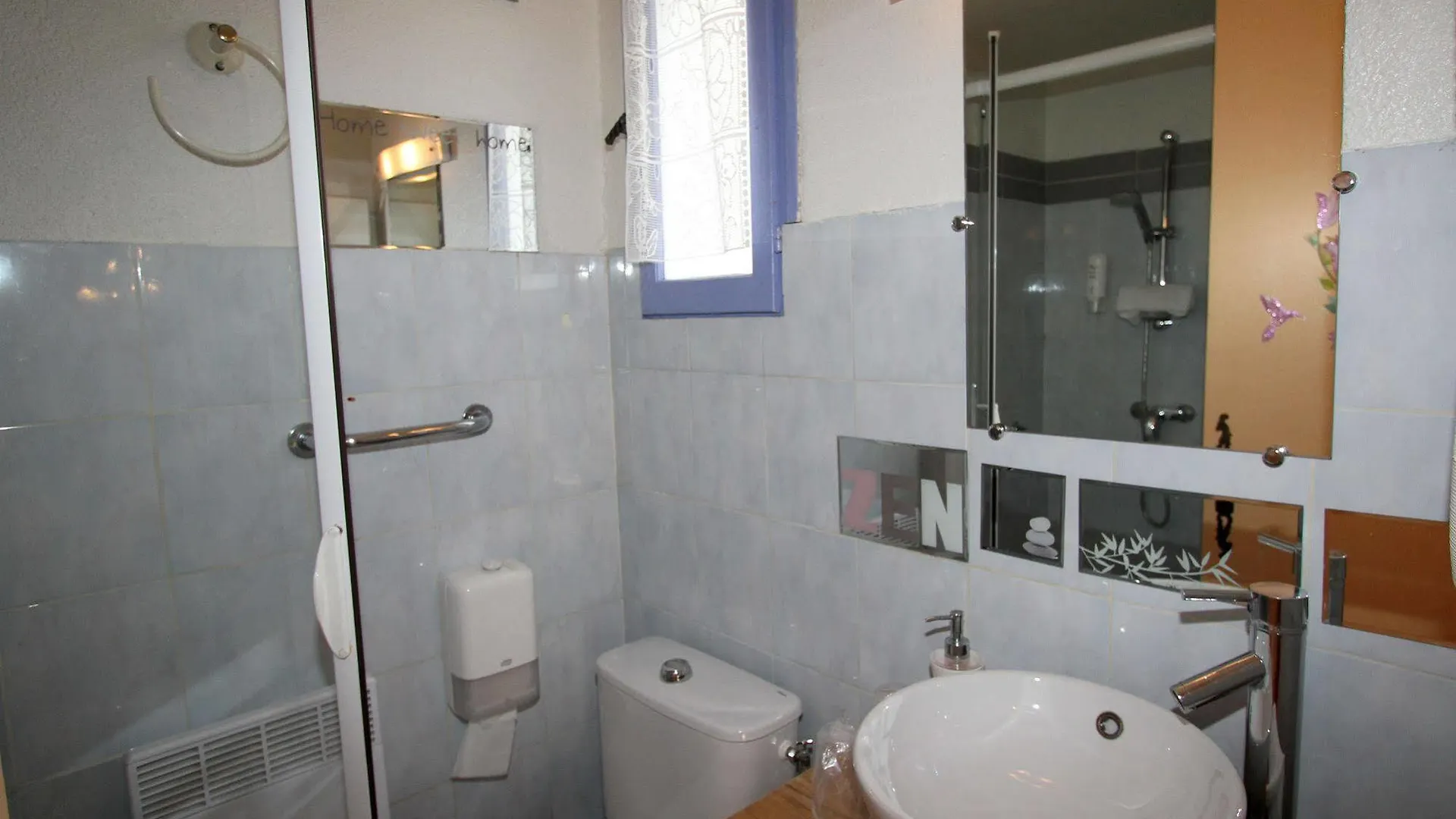 Auberge Des Pins Tourrettes